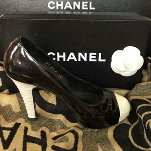 Chanel White and Black Tweed Capped Toe Pumps - Ann's Fabulous